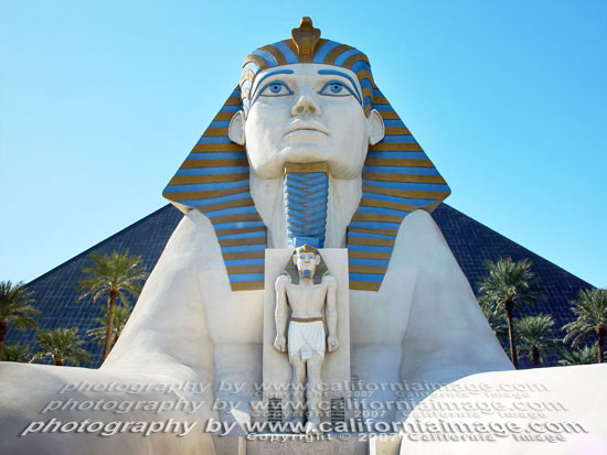 Luxor-Las-Vegas-statue