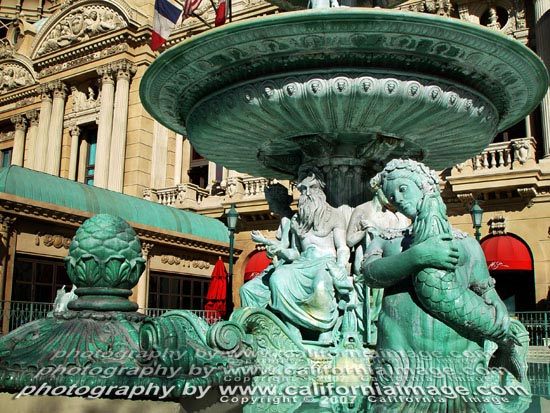 Paris-Las-Vegas-statues