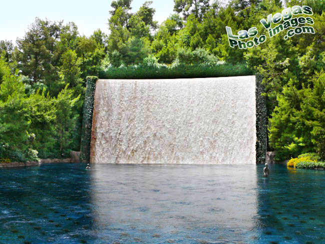 wynn_real_waterfall_las_vegas-1