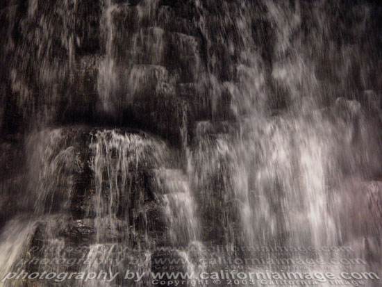 Las-Vegas-The-Mirage-Waterfall